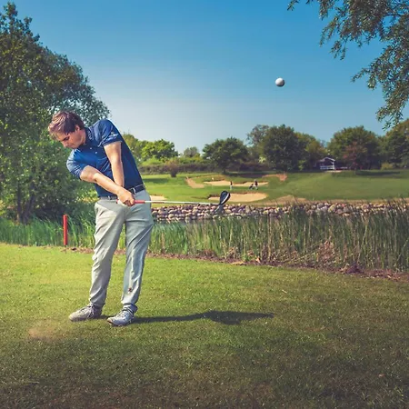 Дом отдыха Golf Cubes *